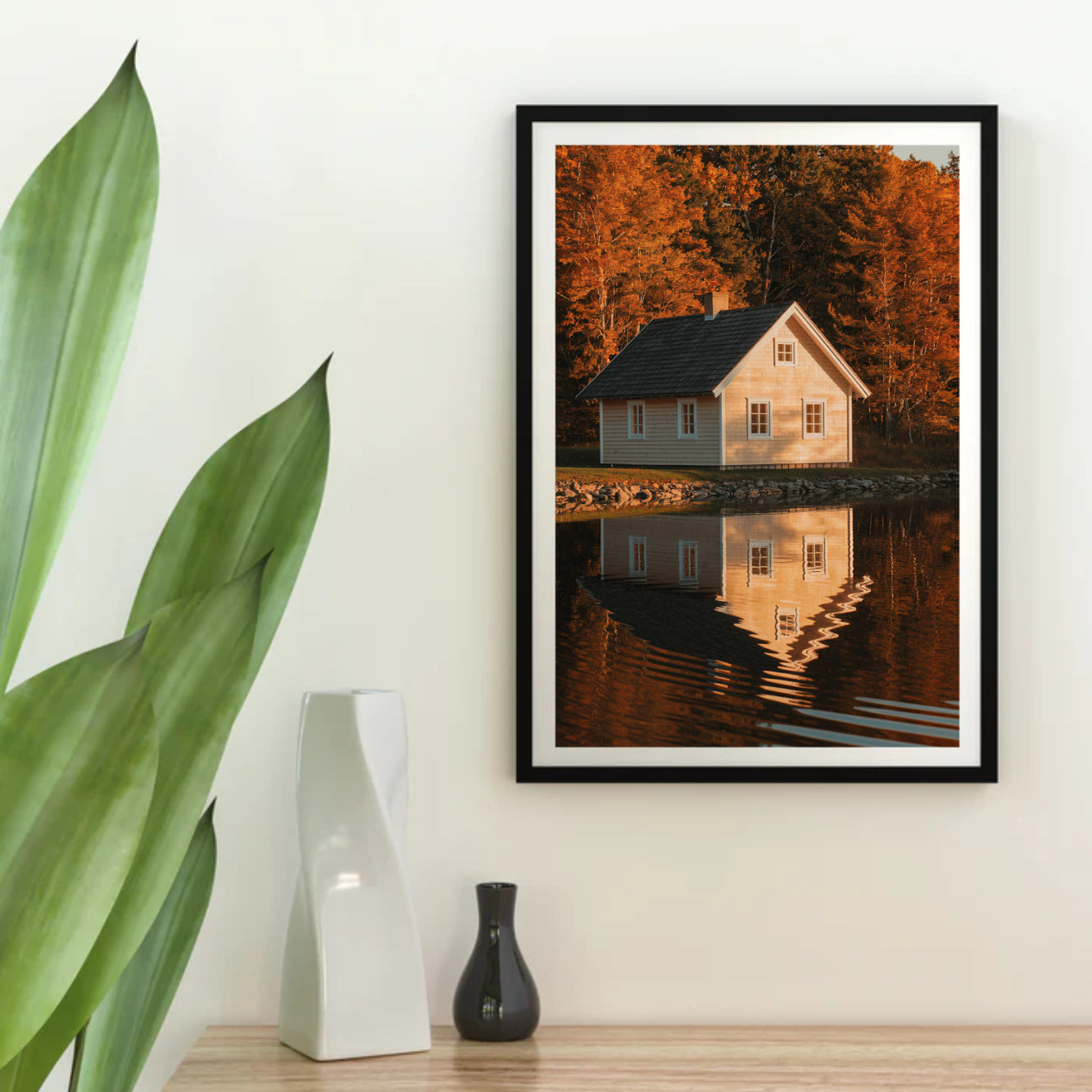 Diamantmaleri - Hus ved en sø med refleksioner i vandet