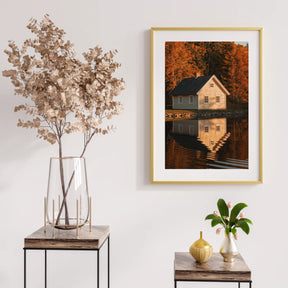 Diamantmaleri - Hus ved en sø med refleksioner i vandet